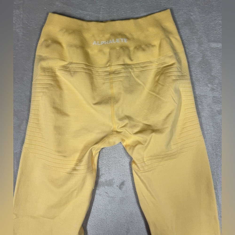 Alphalete Butter Yellow Surge Athletic Gym Leggings Size Medium - Picture 10 of 15